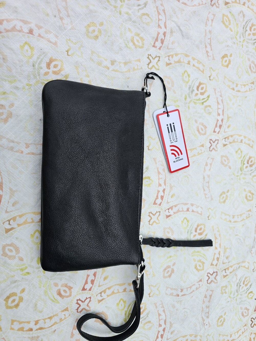 ili New York RFID Blocking Zip Around Wristlet Wallet Black NWT